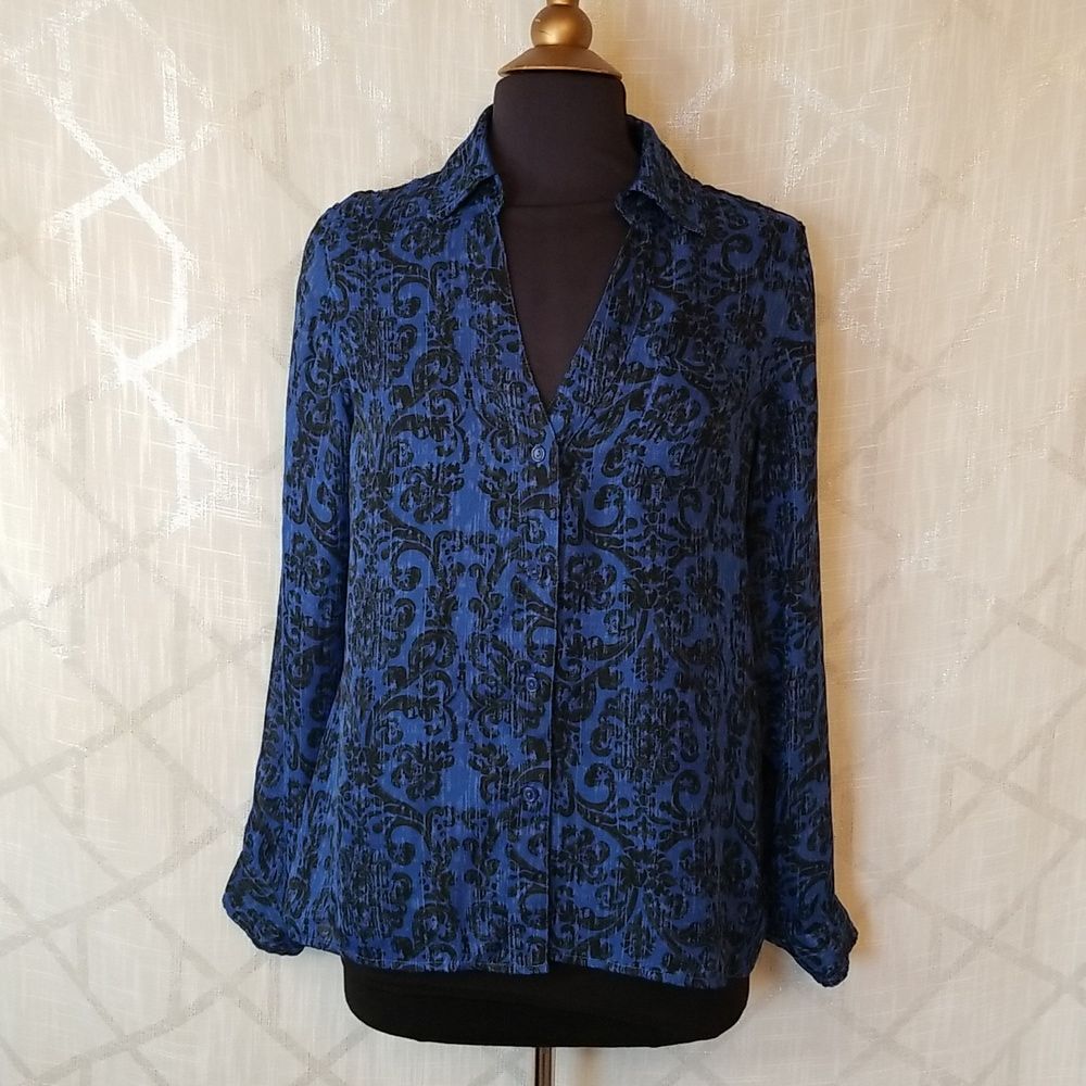 Larsen Gray Button Up Top Womens Size Medium Blue Black Long Sleeve Classic